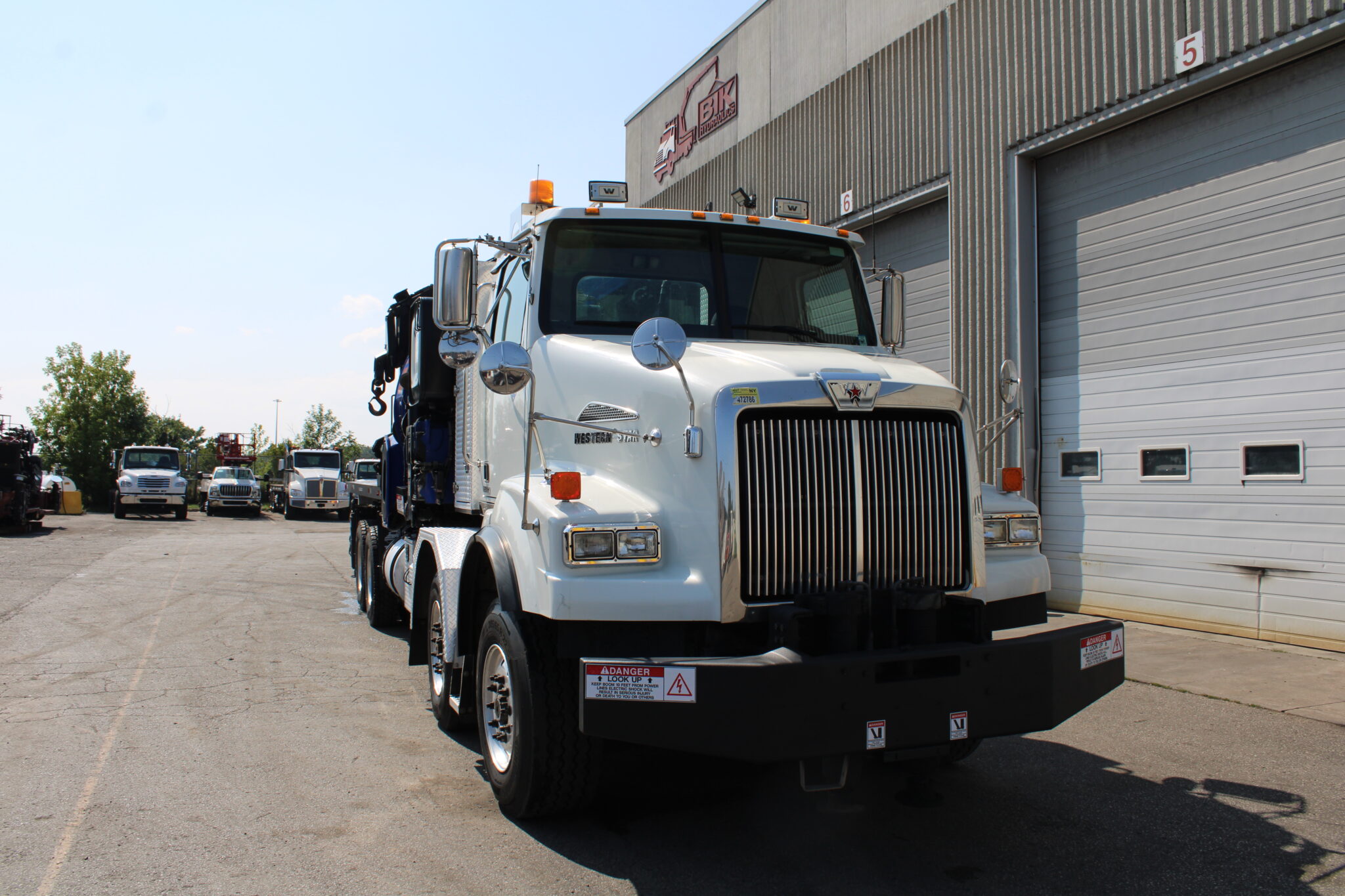 USED 2016 WESTERN STAR 4-AXLE WITH PM 150 w/JIB - Image 2