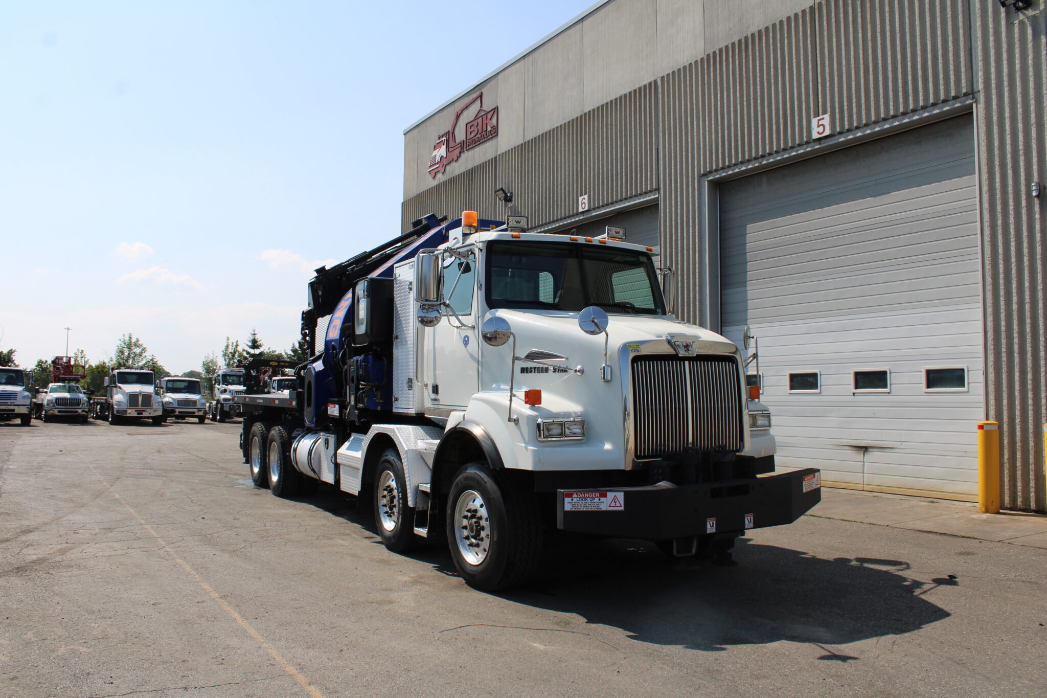 USED 2016 WESTERN STAR 4-AXLE WITH PM 150 w/JIB - Image 3