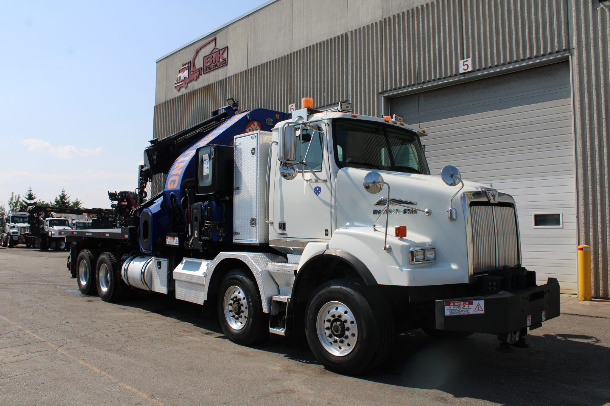 USED 2016 WESTERN STAR 4-AXLE WITH PM 150 w/JIB - Image 4