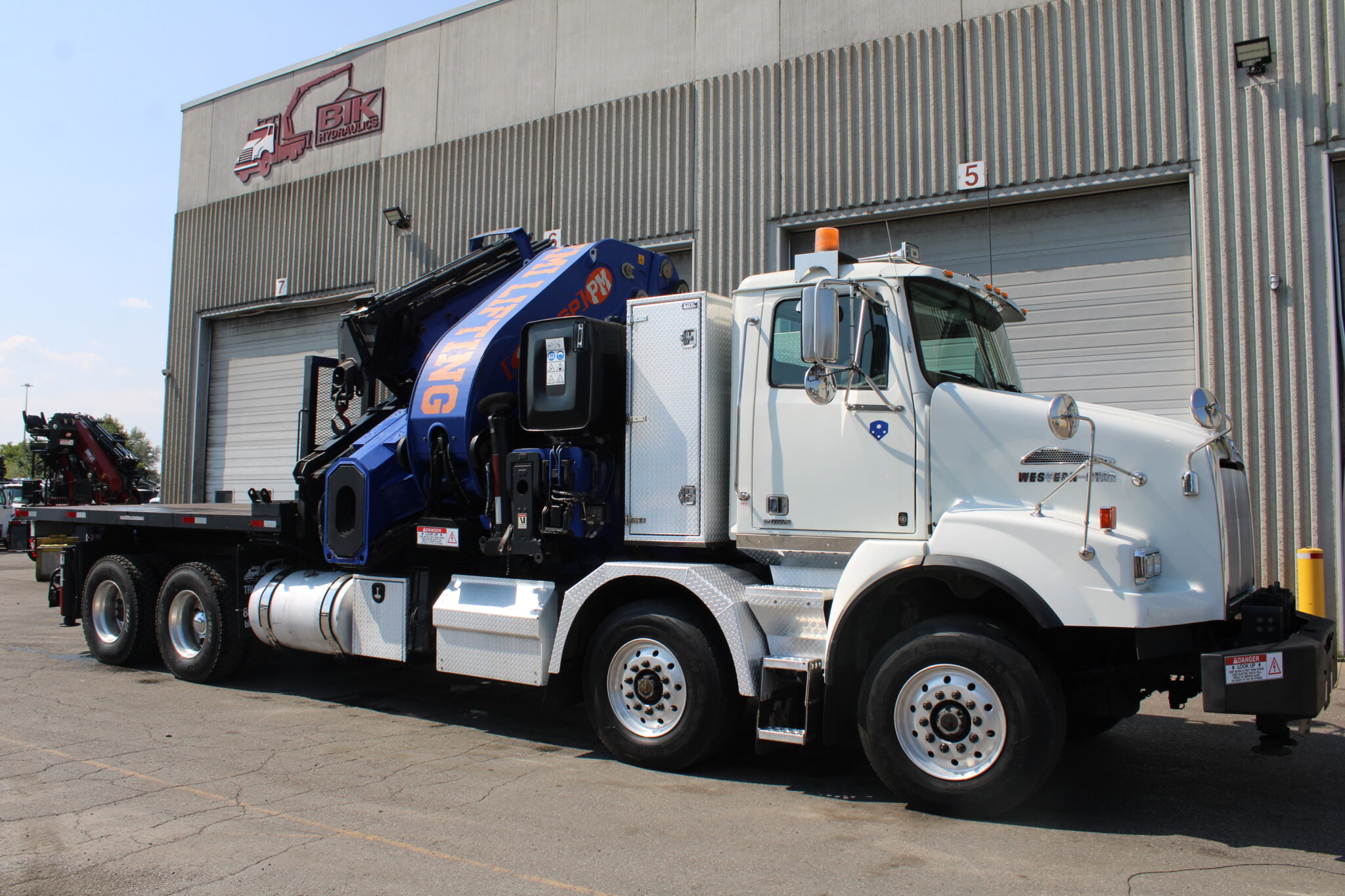 USED 2016 WESTERN STAR 4-AXLE WITH PM 150 w/JIB