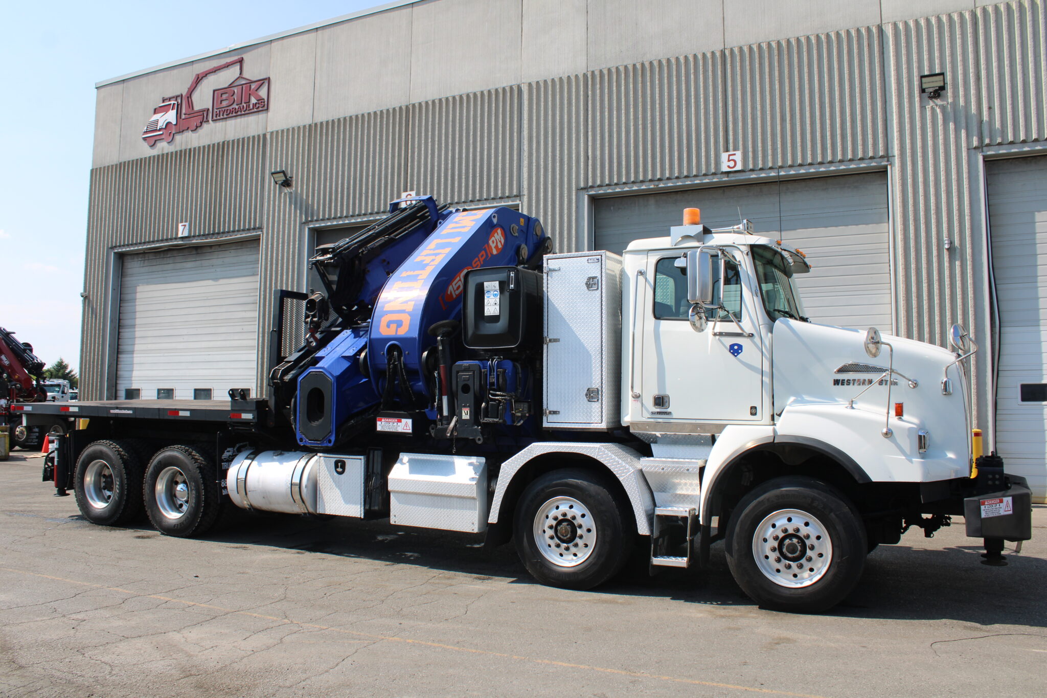 USED 2016 WESTERN STAR 4-AXLE WITH PM 150 w/JIB - Image 6