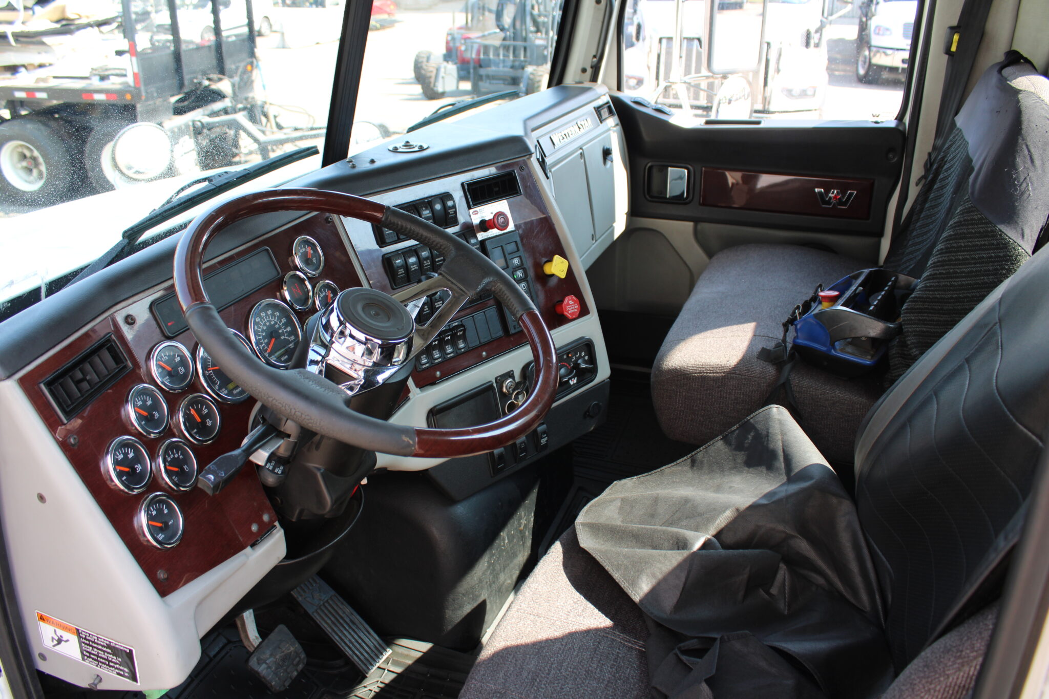 USED 2016 WESTERN STAR 4-AXLE WITH PM 150 w/JIB - Image 16