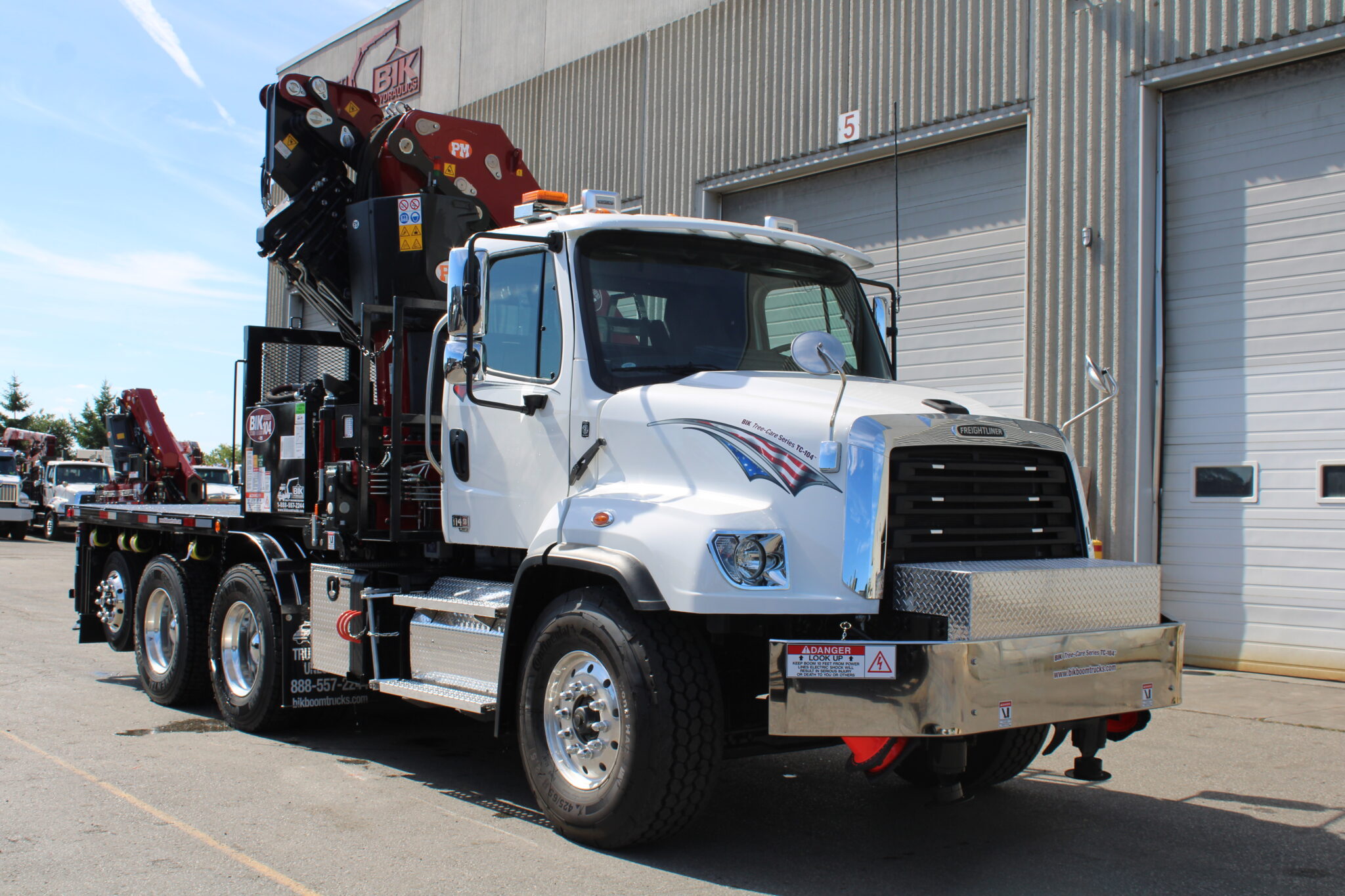 NEW Bik Tree Care Series TC-114 On New Peterbilt 365
