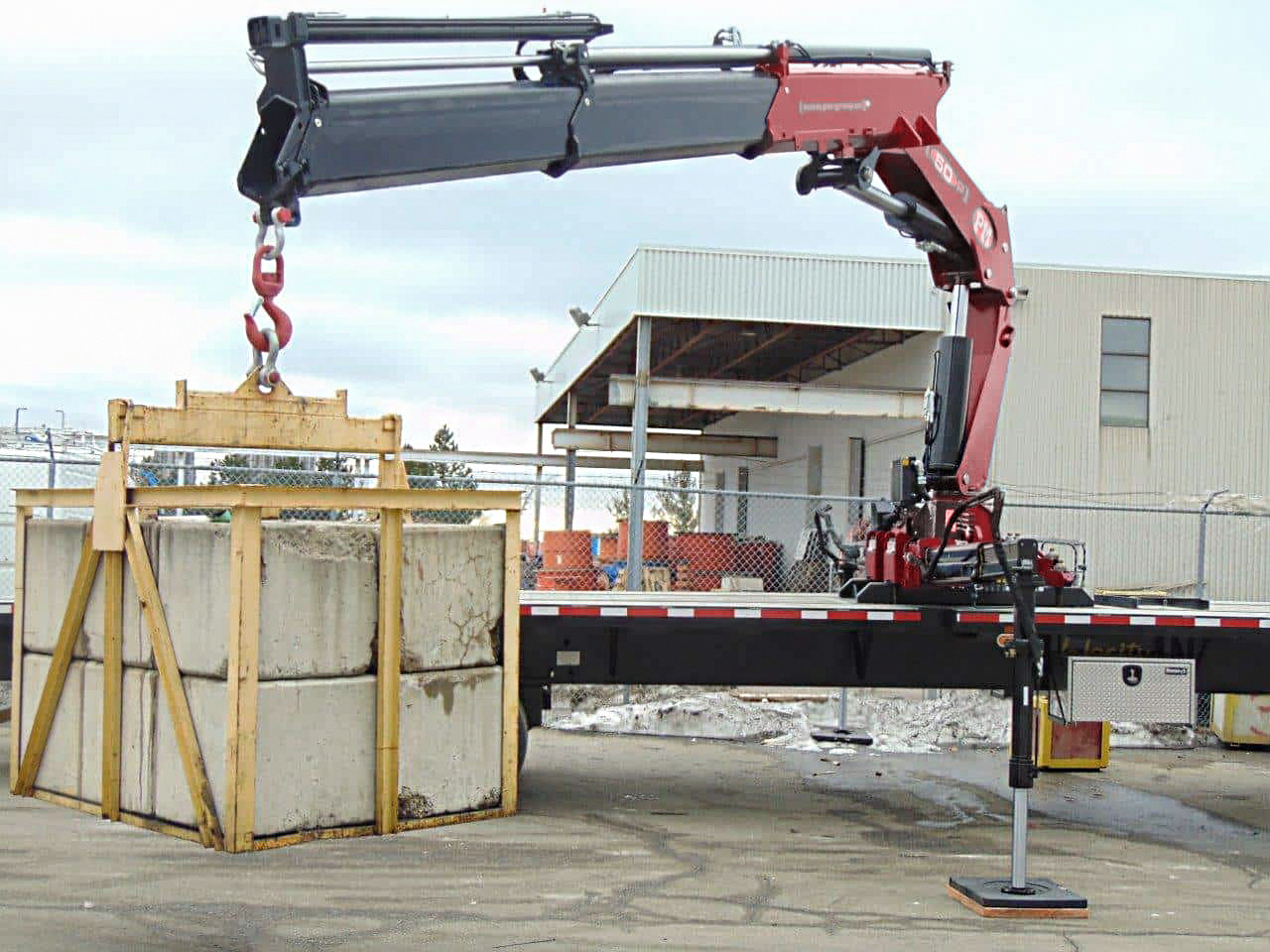 NEW PM 50024 KNUCKLE BOOM MID-MOUNTED – NEW 48′ T/A TRAILER - Image 4