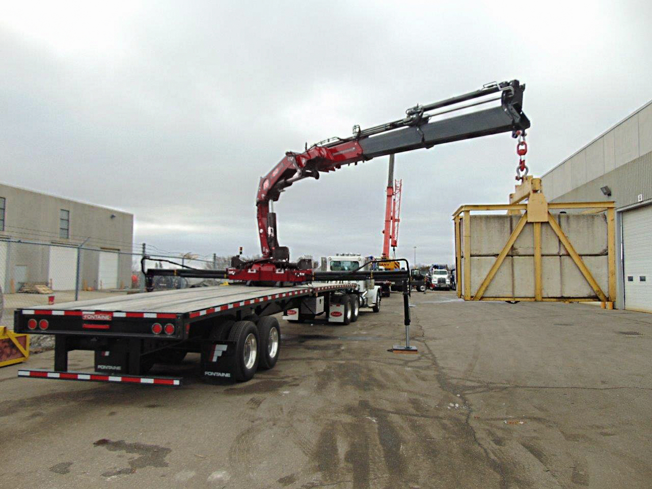NEW PM 50024 KNUCKLE BOOM MID-MOUNTED – NEW 48′ T/A TRAILER - Image 5