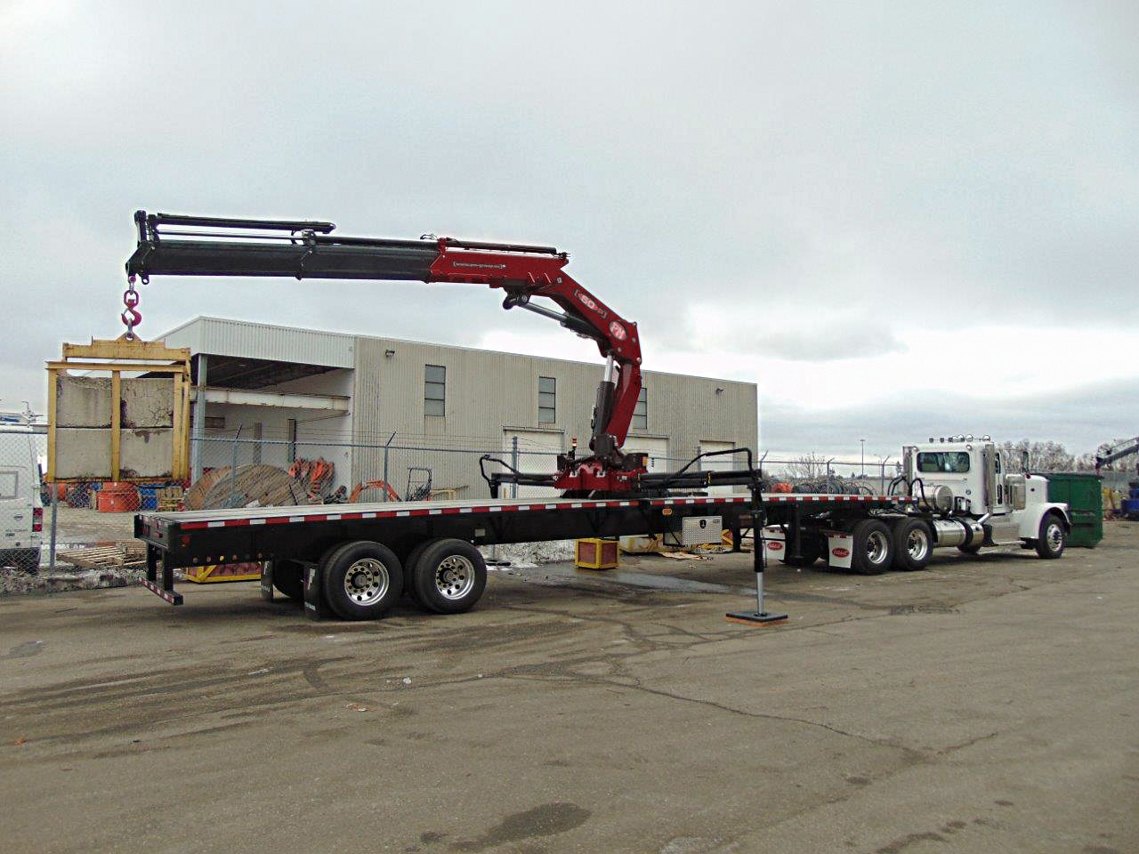 NEW PM 50024 KNUCKLE BOOM MID-MOUNTED – NEW 48′ T/A TRAILER - Image 8