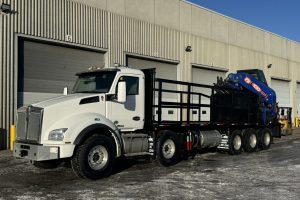 Used 2018 Kenworth T880 with PM 100 boom.