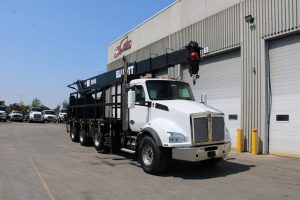 USED 2018 KENWORTH T880 4-AXLE WITH ELLIOTT 2695 CRANE